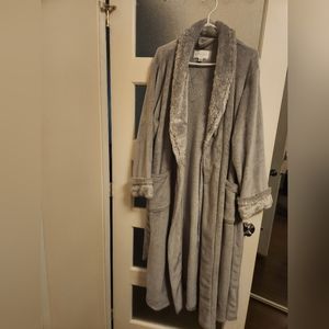 Carol hochman,  xl , grey robe